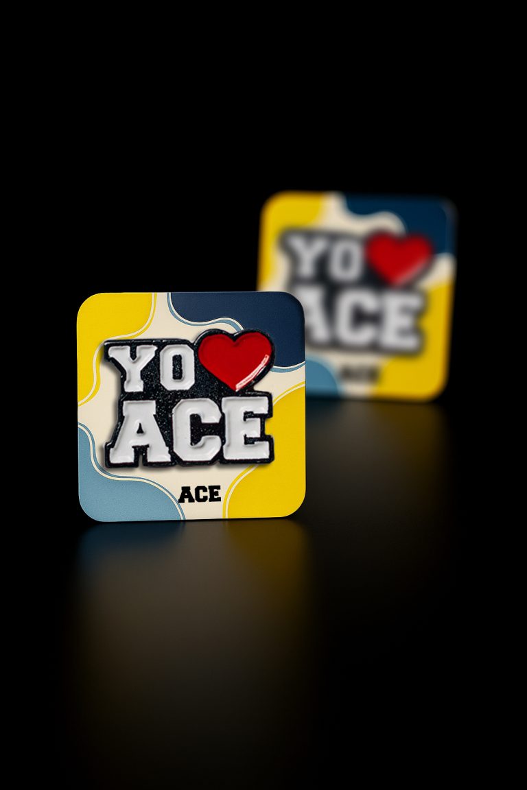 PIN YO AMO ACE
